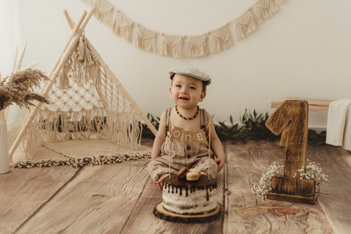 Babyfotos beim Cakesmash Fotoshooting zum ersten Geburtstag mit Baby aus Kerpen und Rhein Erft Kreis