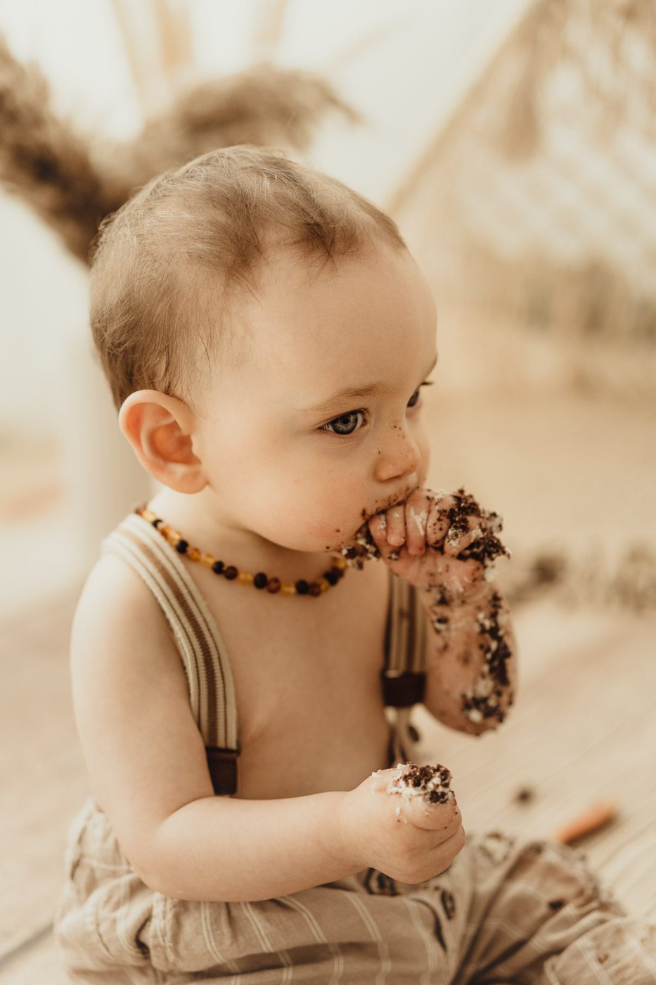 Babyfotos beim Cakesmash Fotoshooting zum ersten Geburtstag mit Baby aus Köln und Rhein Erft Kreis