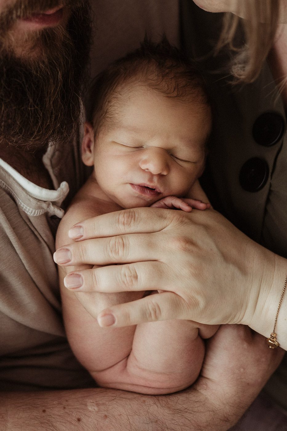 Babyfoto beim Fotoshooting mit neugeborenen Baby aus Kerpen und Köln