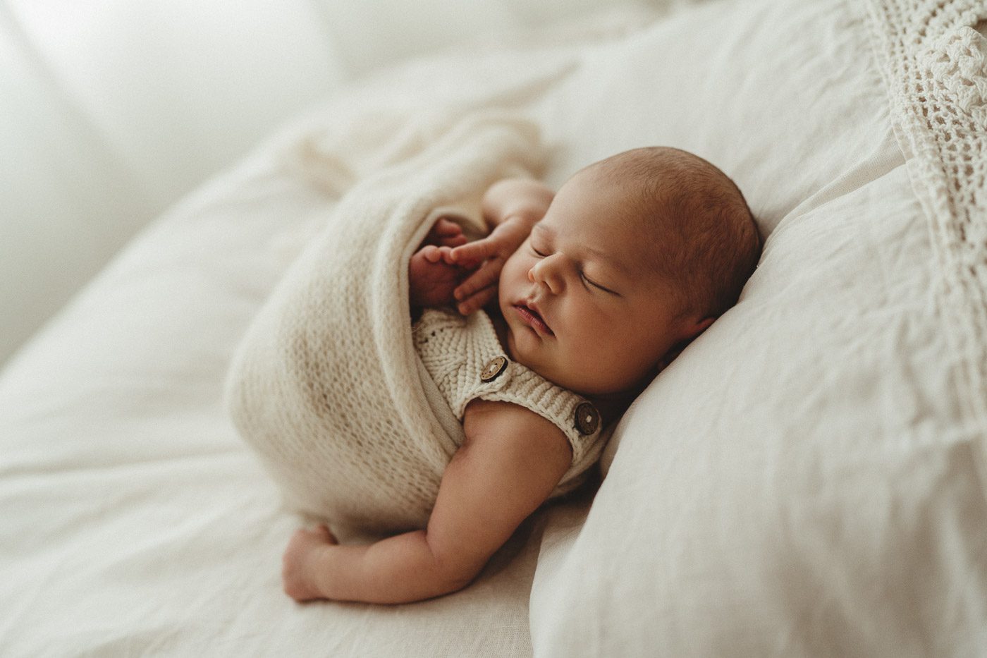 Neugeborenenfotos bei einem Fotoshooting im Fotostudio Kerpen