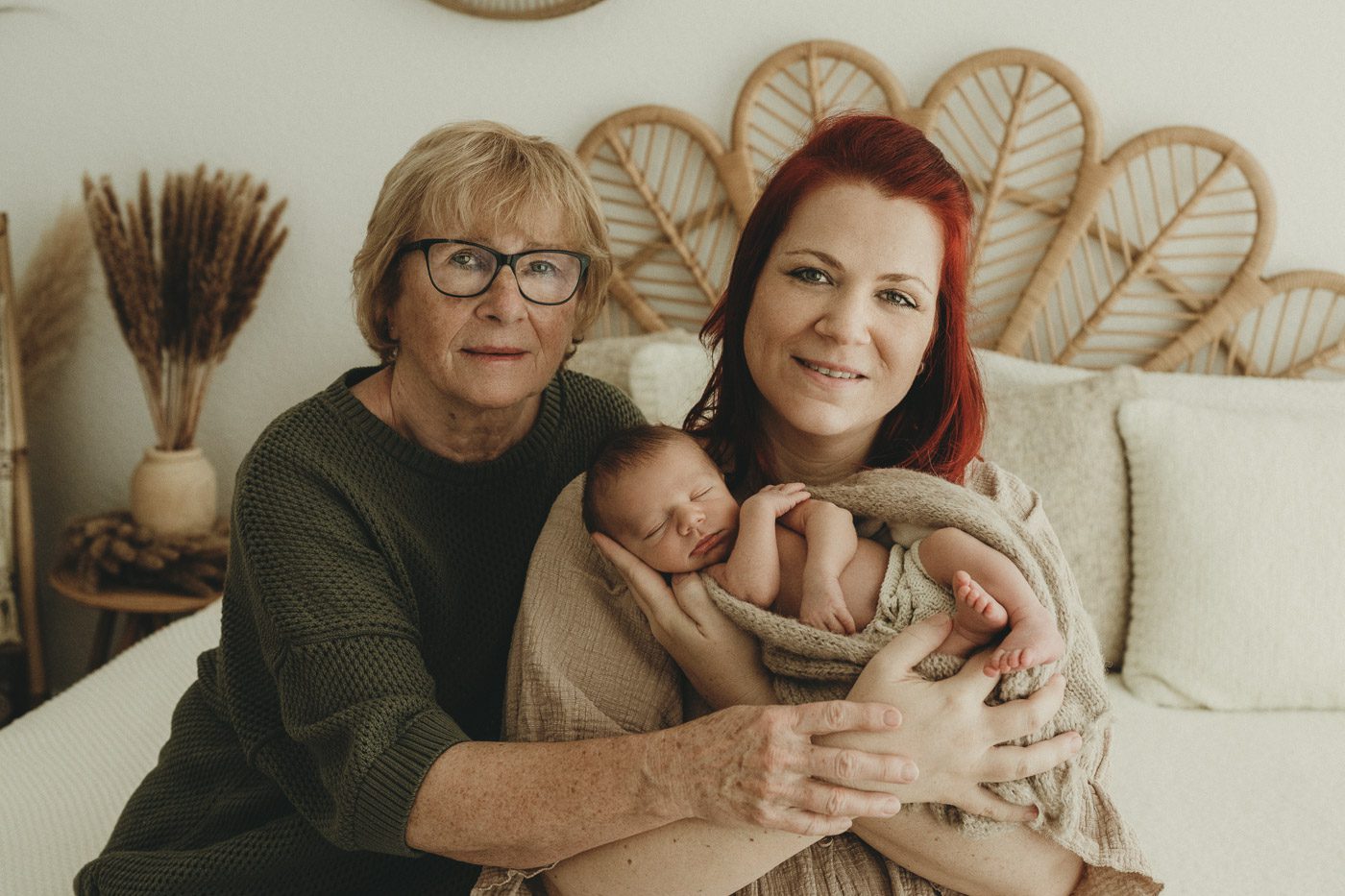 emotionale Neugeborenenfotos und Familienfotos kurz nach der Geburt im Fotostudio Kerpen